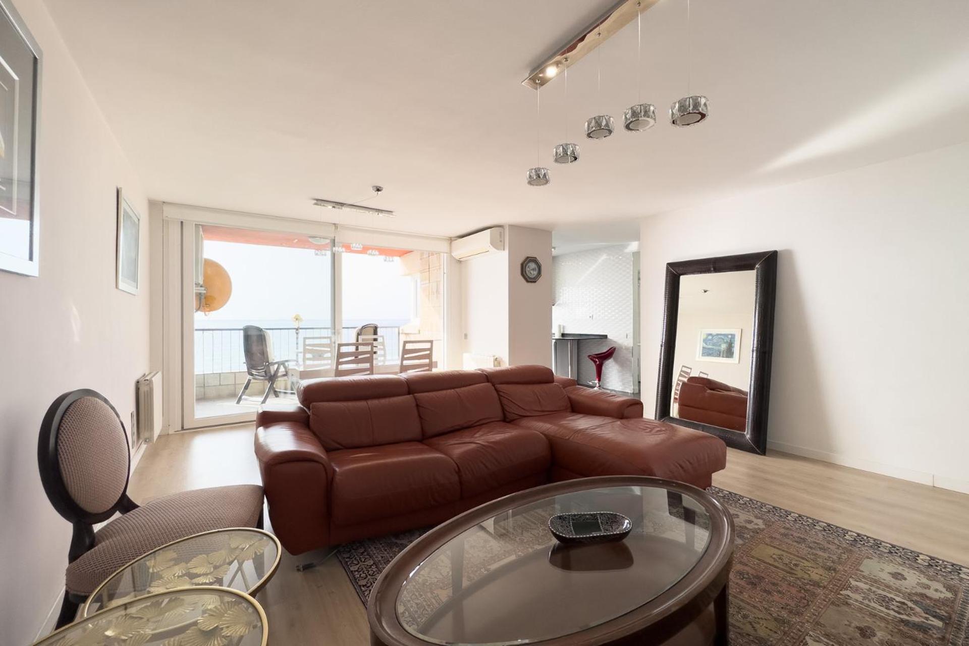 Impresionante Apartamento Delante Del Mar Vilassar De Mar Luaran gambar