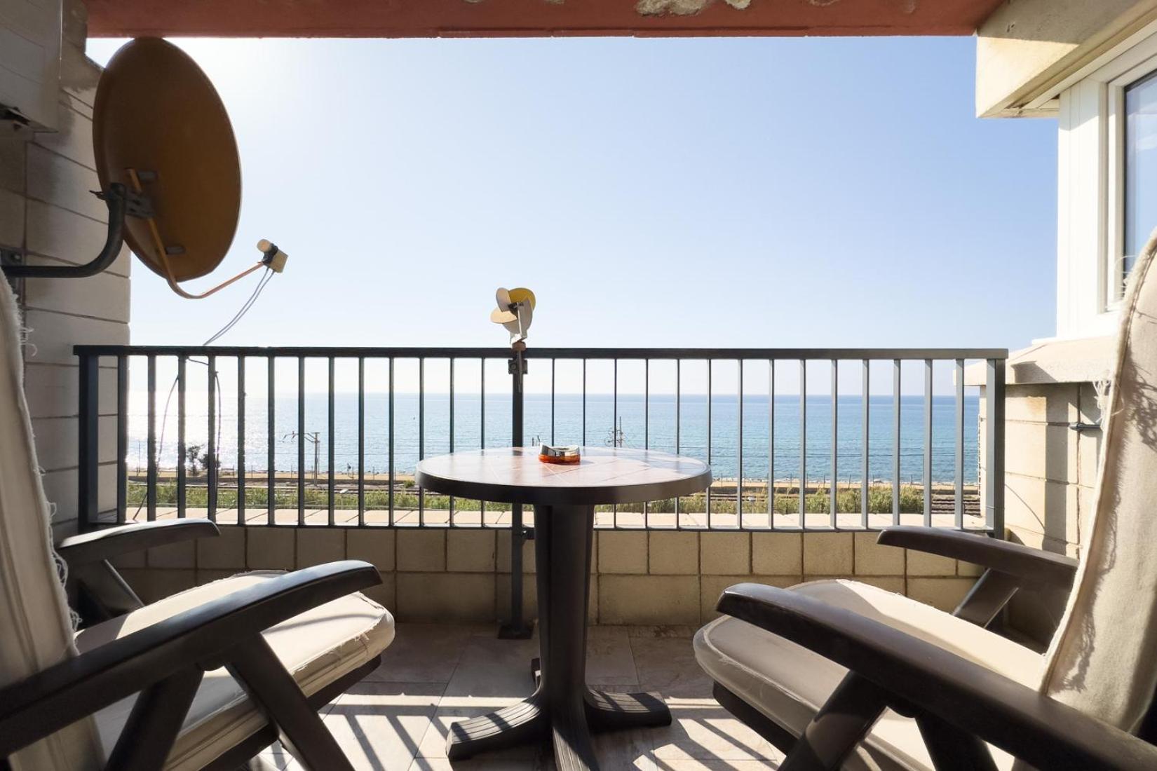 Impresionante Apartamento Delante Del Mar Vilassar De Mar Luaran gambar